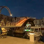 Tres Jolie Suite A 2 Minutes De La Plage Et Du Port De Frejus
